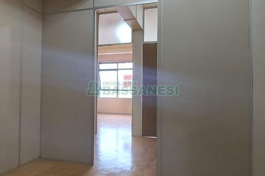 Sala com 70m², no bairro Centro em Caxias do Sul para Alugar