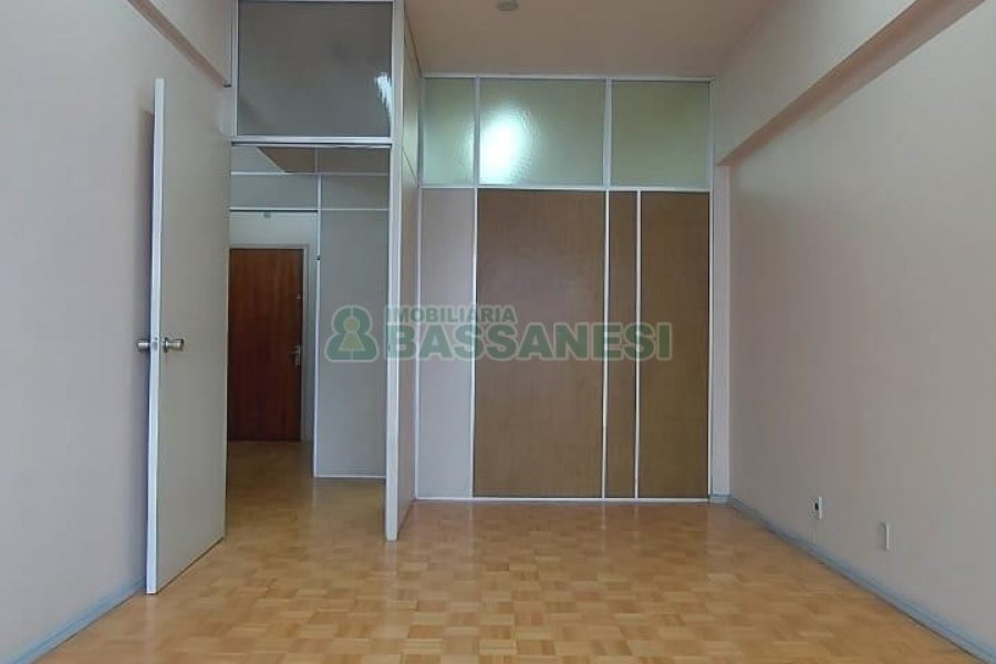 Sala com 70m², no bairro Centro em Caxias do Sul para Alugar