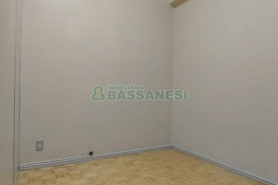 Sala com 70m², no bairro Centro em Caxias do Sul para Alugar