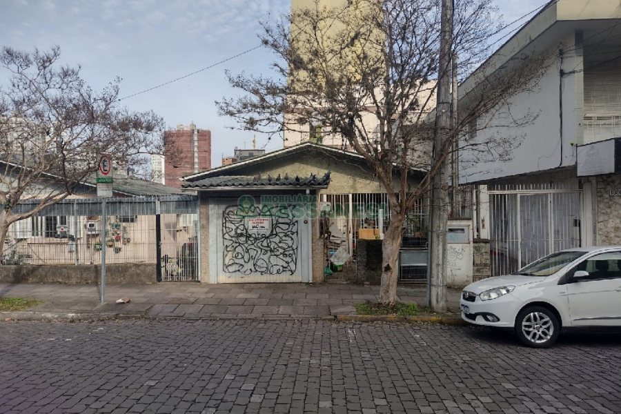 Casa com 430m², 3 dormitórios, 1 vaga, no bairro Exposição em Caxias do Sul para Comprar