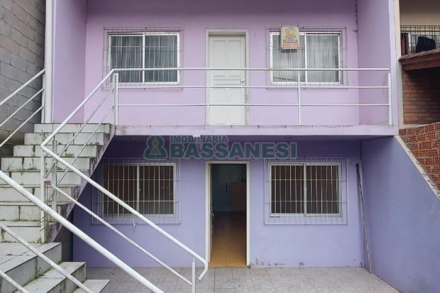 Sobrado com 54m², 2 dormitórios, 2 vagas, no bairro São Caetano em Caxias do Sul para Comprar