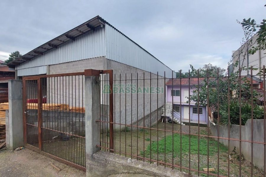 Sobrado com 54m², 2 dormitórios, 2 vagas, no bairro São Caetano em Caxias do Sul para Comprar