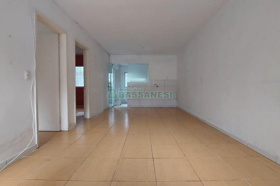 Sobrado com 54m², 2 dormitórios, 2 vagas, no bairro São Caetano em Caxias do Sul para Comprar