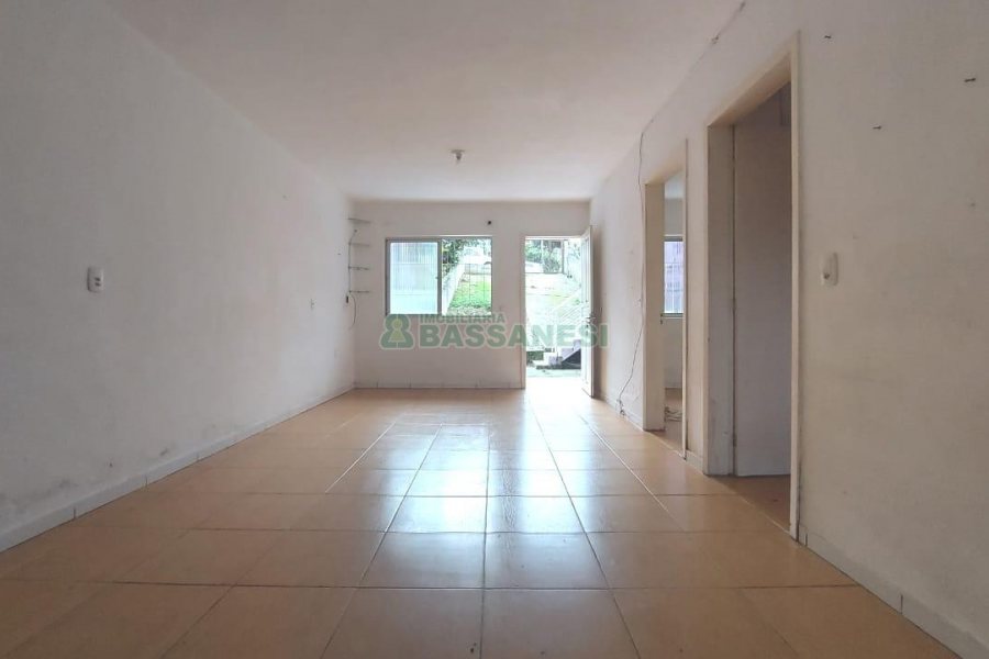 Sobrado com 54m², 2 dormitórios, 2 vagas, no bairro São Caetano em Caxias do Sul para Comprar