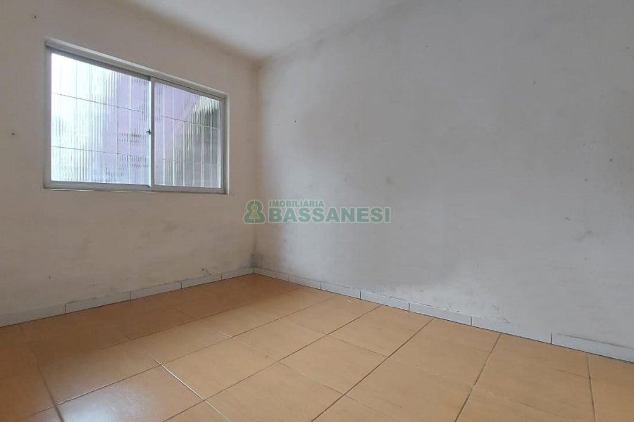 Sobrado com 54m², 2 dormitórios, 2 vagas, no bairro São Caetano em Caxias do Sul para Comprar