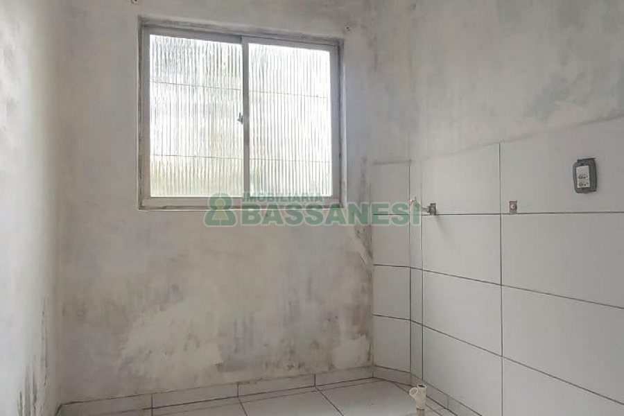 Sobrado com 54m², 2 dormitórios, 2 vagas, no bairro São Caetano em Caxias do Sul para Comprar