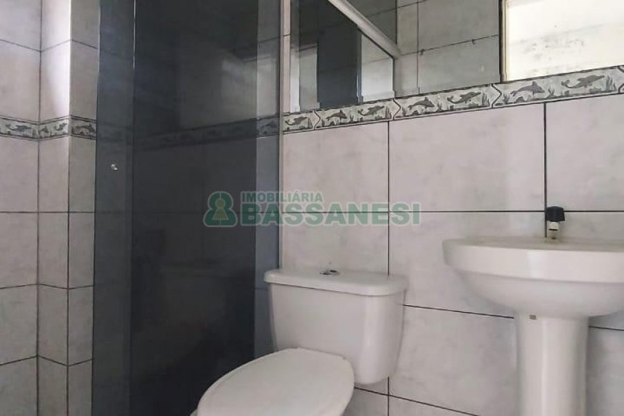 Sobrado com 54m², 2 dormitórios, 2 vagas, no bairro São Caetano em Caxias do Sul para Comprar