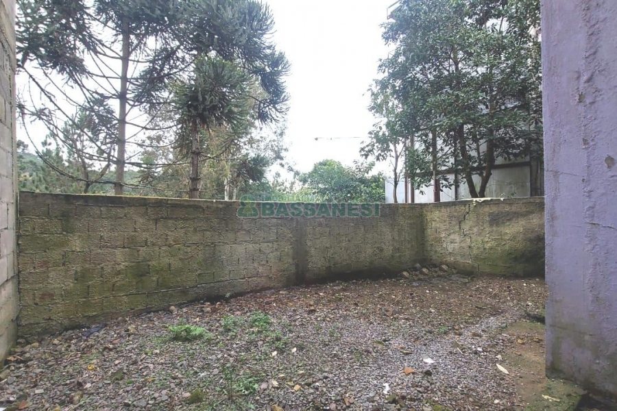 Sobrado com 54m², 2 dormitórios, 2 vagas, no bairro São Caetano em Caxias do Sul para Comprar