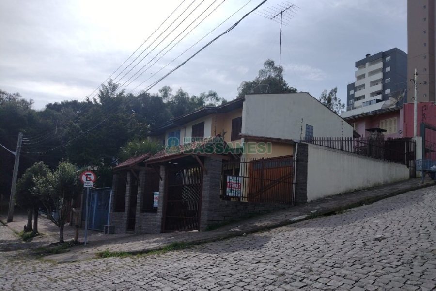 Sobrado com 86m², 3 dormitórios, 2 vagas, no bairro Santa Catarina em Caxias do Sul para Comprar