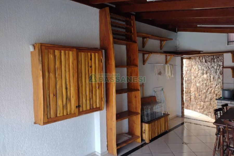 Sobrado com 86m², 3 dormitórios, 2 vagas, no bairro Santa Catarina em Caxias do Sul para Comprar