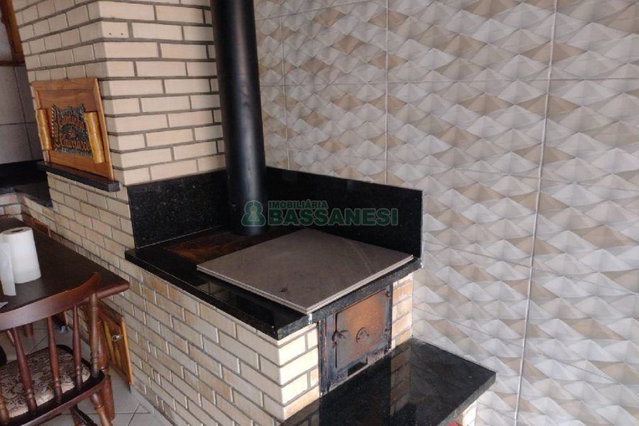 Sobrado com 86m², 3 dormitórios, 2 vagas, no bairro Santa Catarina em Caxias do Sul para Comprar