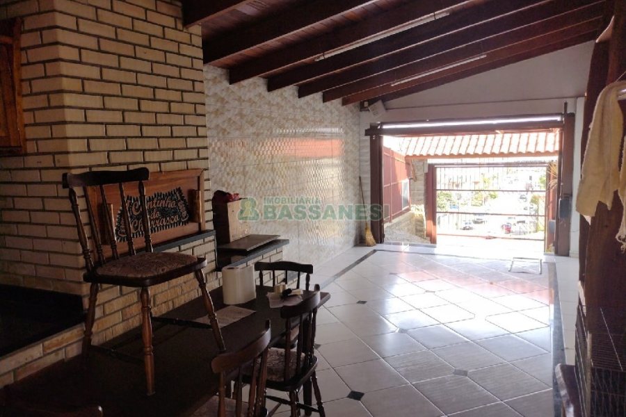 Sobrado com 86m², 3 dormitórios, 2 vagas, no bairro Santa Catarina em Caxias do Sul para Comprar