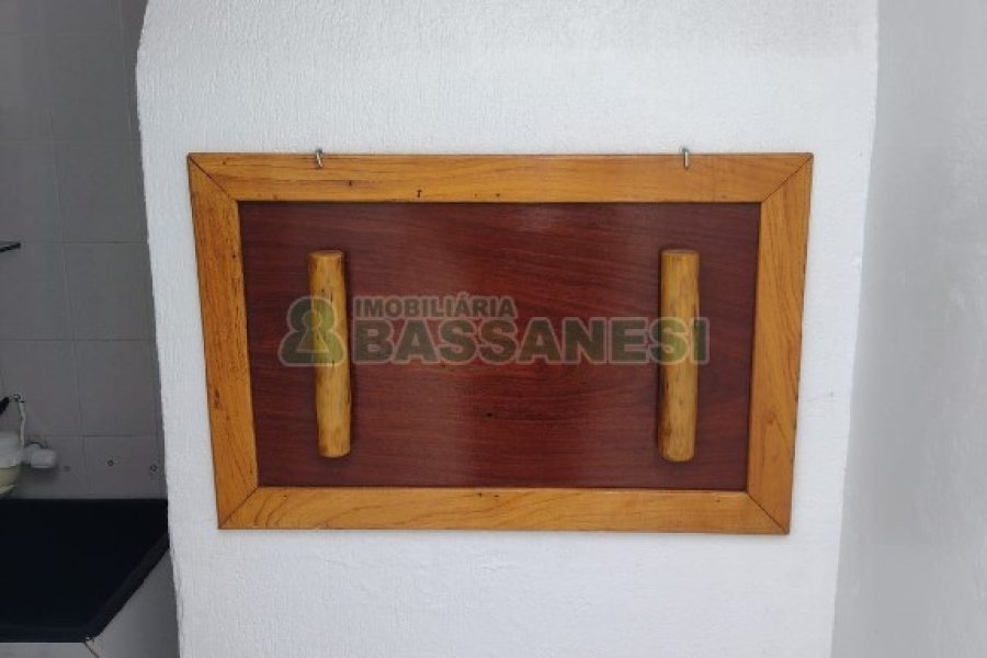 Sobrado com 86m², 3 dormitórios, 2 vagas, no bairro Santa Catarina em Caxias do Sul para Comprar