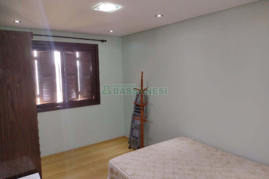 Sobrado com 86m², 3 dormitórios, 2 vagas, no bairro Santa Catarina em Caxias do Sul para Comprar