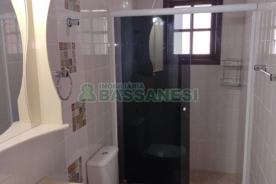 Sobrado com 86m², 3 dormitórios, 2 vagas, no bairro Santa Catarina em Caxias do Sul para Comprar