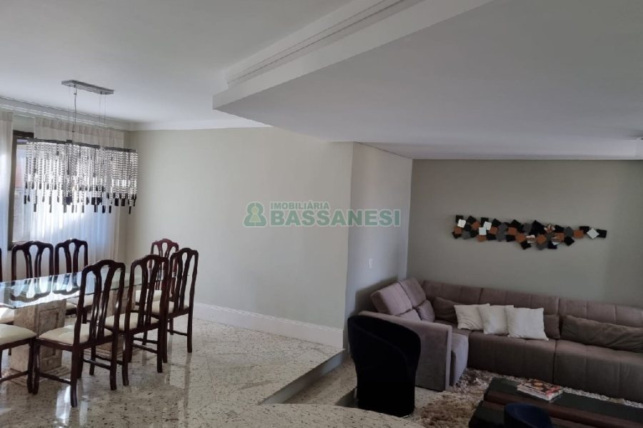 Apartamento com 241m², 3 dormitórios, 2 vagas, no bairro Colina Sorriso em Caxias do Sul para Comprar