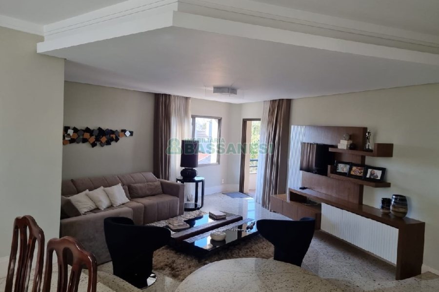 Apartamento com 241m², 3 dormitórios, 2 vagas, no bairro Colina Sorriso em Caxias do Sul para Comprar