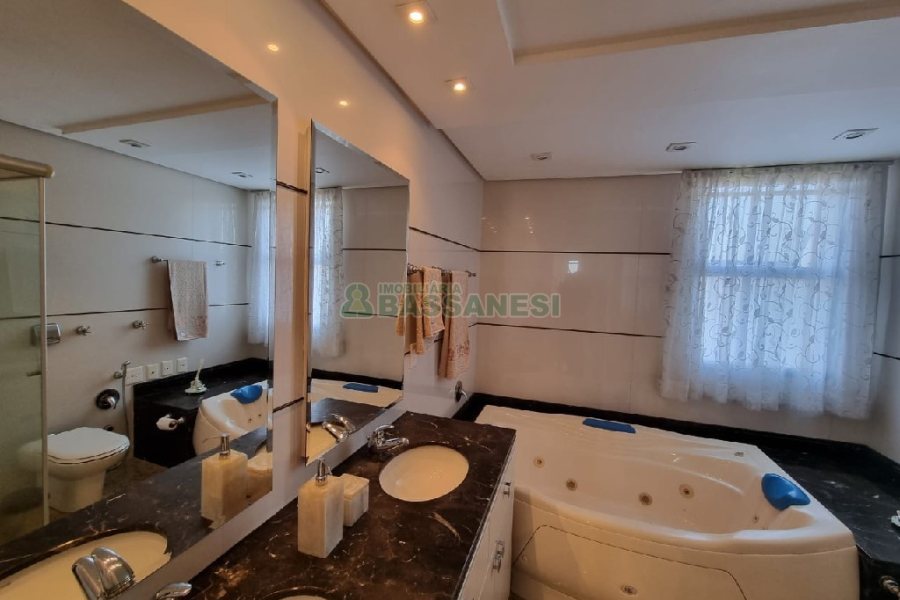 Apartamento com 241m², 3 dormitórios, 2 vagas, no bairro Colina Sorriso em Caxias do Sul para Comprar