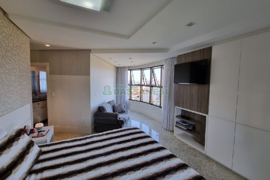 Apartamento com 241m², 3 dormitórios, 2 vagas, no bairro Colina Sorriso em Caxias do Sul para Comprar