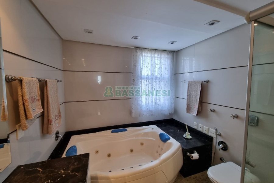 Apartamento com 241m², 3 dormitórios, 2 vagas, no bairro Colina Sorriso em Caxias do Sul para Comprar