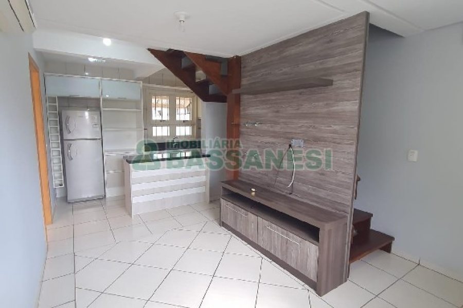 Sobrado com 84m², 2 dormitórios, 1 vaga, no bairro Desvio Rizzo em Caxias do Sul para Comprar