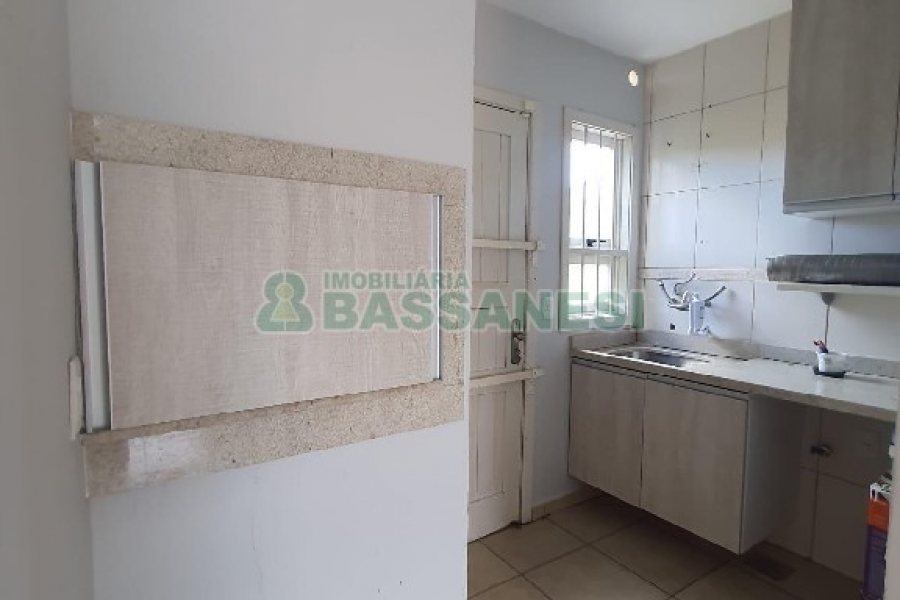 Sobrado com 84m², 2 dormitórios, 1 vaga, no bairro Desvio Rizzo em Caxias do Sul para Comprar