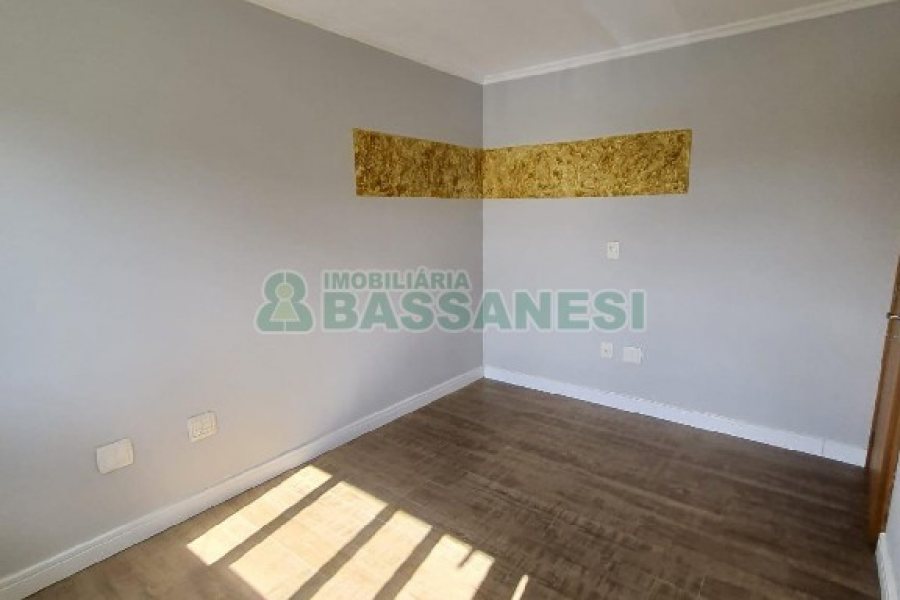Sobrado com 84m², 2 dormitórios, 1 vaga, no bairro Desvio Rizzo em Caxias do Sul para Comprar