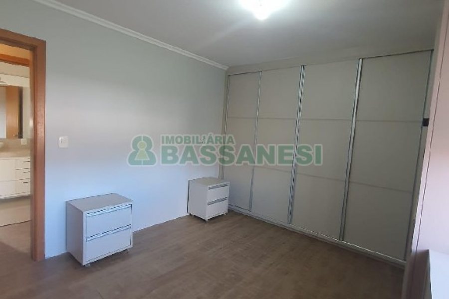 Sobrado com 84m², 2 dormitórios, 1 vaga, no bairro Desvio Rizzo em Caxias do Sul para Comprar
