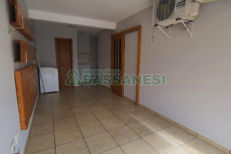 Sobrado com 84m², 2 dormitórios, 1 vaga, no bairro Desvio Rizzo em Caxias do Sul para Comprar