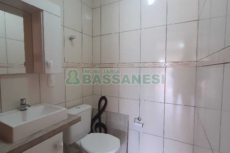 Sobrado com 84m², 2 dormitórios, 1 vaga, no bairro Desvio Rizzo em Caxias do Sul para Comprar
