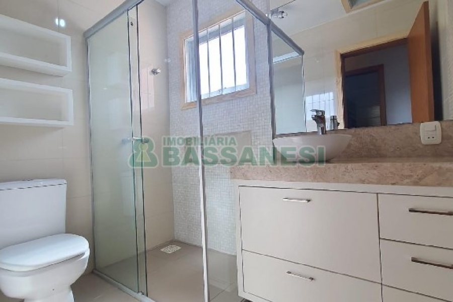 Sobrado com 84m², 2 dormitórios, 1 vaga, no bairro Desvio Rizzo em Caxias do Sul para Comprar