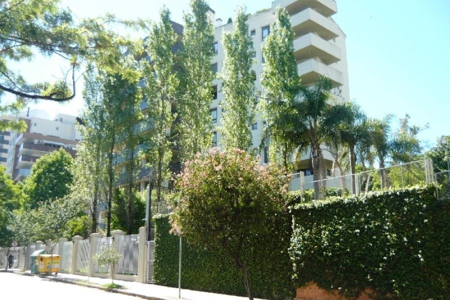 Apto Mobiliado com 600m², 3 dormitórios, 4 vagas, no bairro Centro em Caxias do Sul para Comprar