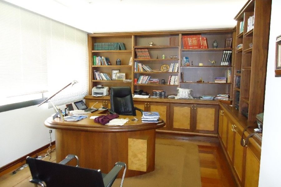 Apto Mobiliado com 600m², 3 dormitórios, 4 vagas, no bairro Centro em Caxias do Sul para Comprar