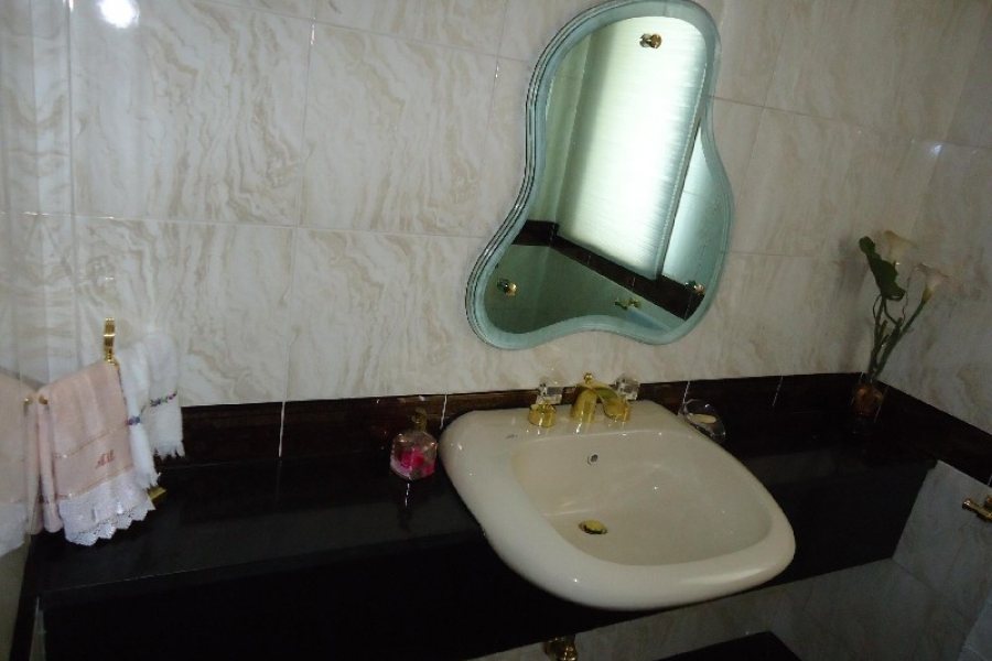 Apto Mobiliado com 600m², 3 dormitórios, 4 vagas, no bairro Centro em Caxias do Sul para Comprar