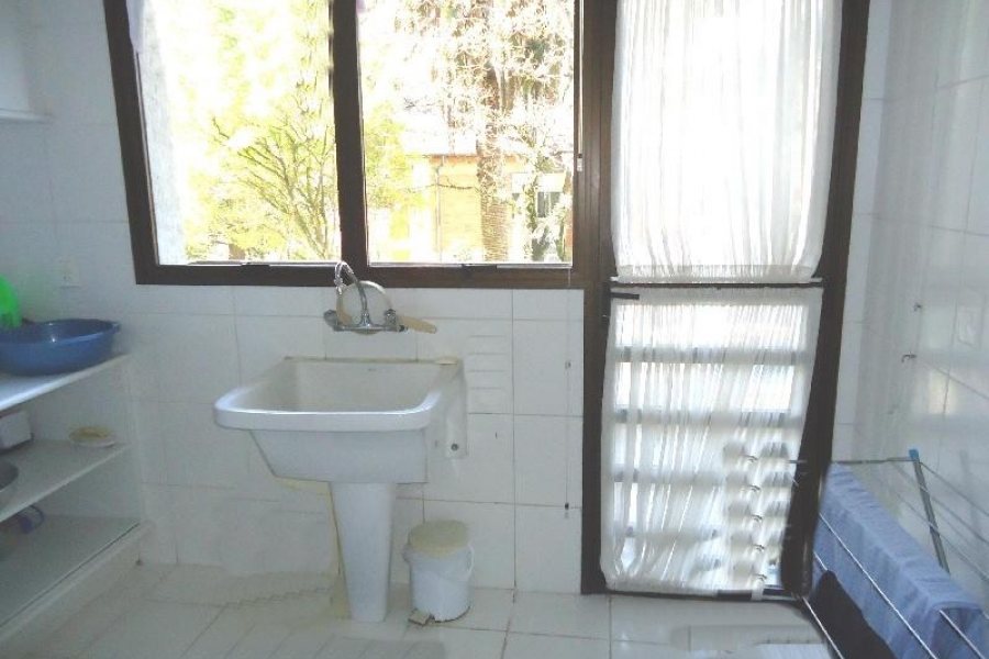 Apto Mobiliado com 600m², 3 dormitórios, 4 vagas, no bairro Centro em Caxias do Sul para Comprar