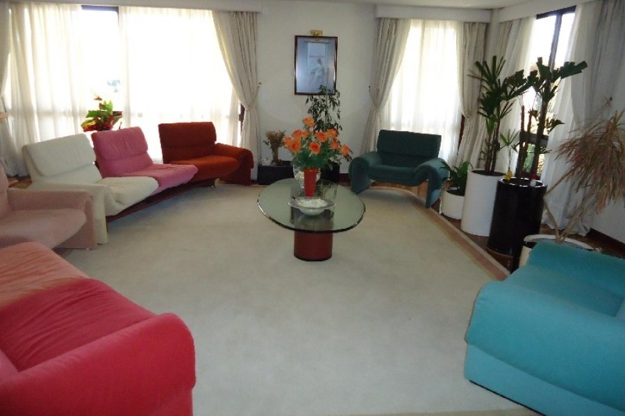 Apto Mobiliado com 600m², 3 dormitórios, 4 vagas, no bairro Centro em Caxias do Sul para Comprar