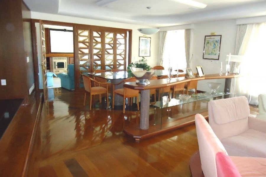 Apto Mobiliado com 600m², 3 dormitórios, 4 vagas, no bairro Centro em Caxias do Sul para Comprar