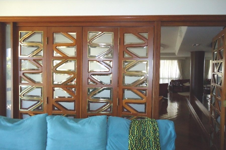 Apto Mobiliado com 600m², 3 dormitórios, 4 vagas, no bairro Centro em Caxias do Sul para Comprar