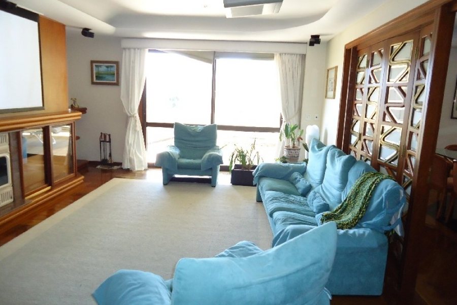 Apto Mobiliado com 600m², 3 dormitórios, 4 vagas, no bairro Centro em Caxias do Sul para Comprar