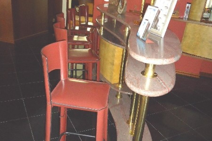 Apto Mobiliado com 600m², 3 dormitórios, 4 vagas, no bairro Centro em Caxias do Sul para Comprar