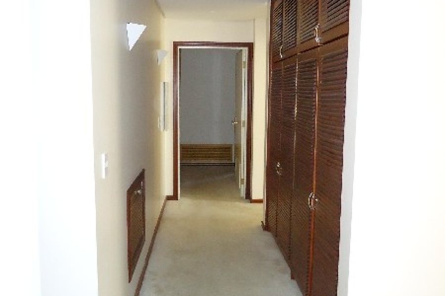 Apto Mobiliado com 600m², 3 dormitórios, 4 vagas, no bairro Centro em Caxias do Sul para Comprar