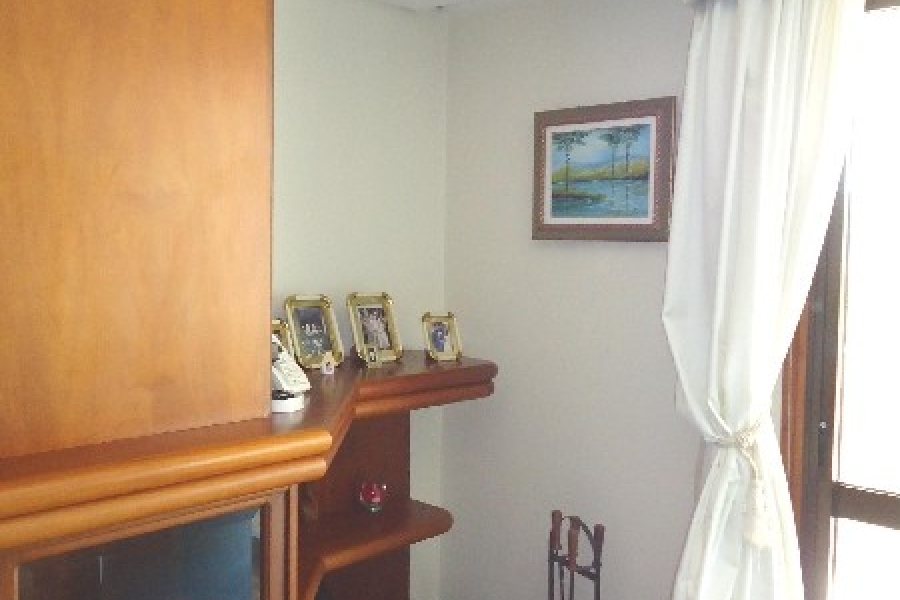 Apto Mobiliado com 600m², 3 dormitórios, 4 vagas, no bairro Centro em Caxias do Sul para Comprar