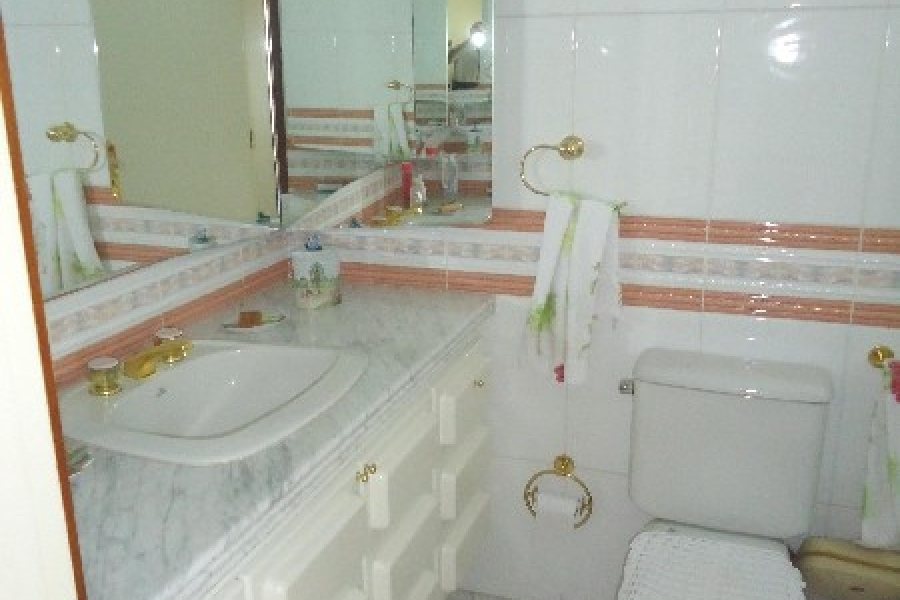 Apto Mobiliado com 600m², 3 dormitórios, 4 vagas, no bairro Centro em Caxias do Sul para Comprar