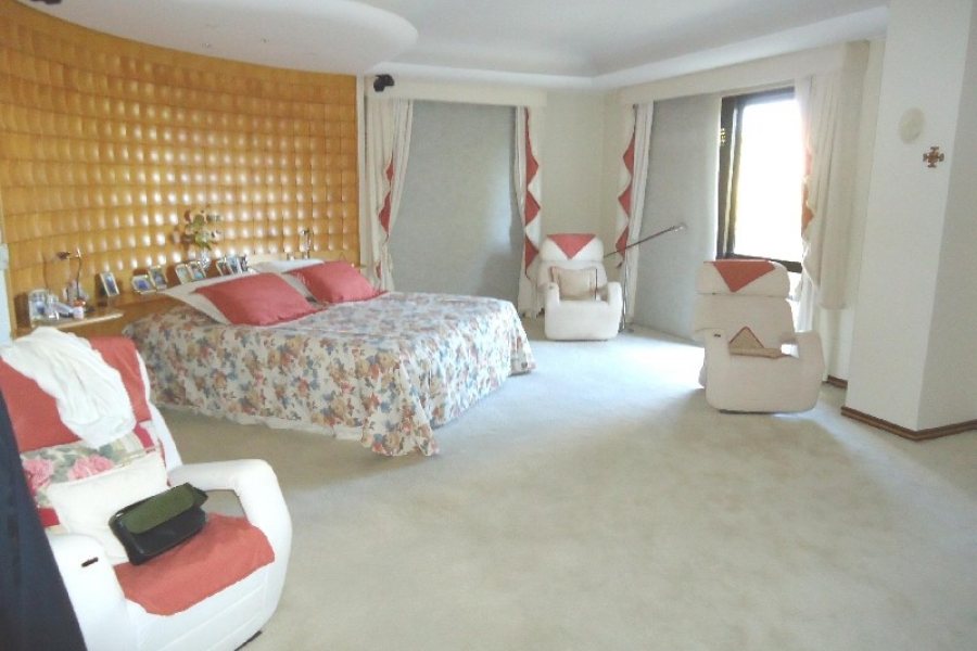 Apto Mobiliado com 600m², 3 dormitórios, 4 vagas, no bairro Centro em Caxias do Sul para Comprar