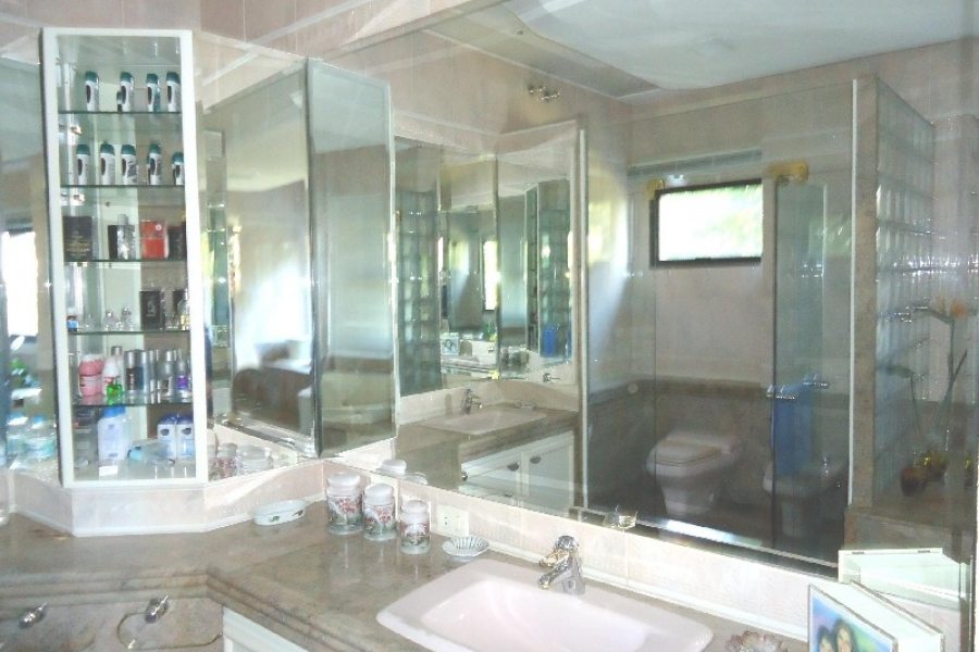 Apto Mobiliado com 600m², 3 dormitórios, 4 vagas, no bairro Centro em Caxias do Sul para Comprar