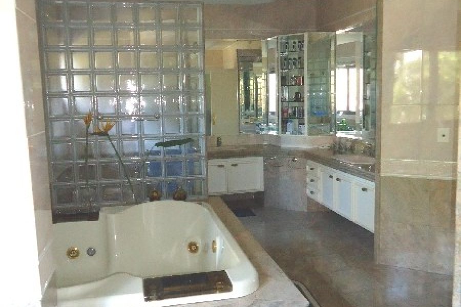 Apto Mobiliado com 600m², 3 dormitórios, 4 vagas, no bairro Centro em Caxias do Sul para Comprar