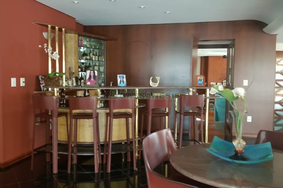 Apto Mobiliado com 600m², 3 dormitórios, 4 vagas, no bairro Centro em Caxias do Sul para Comprar