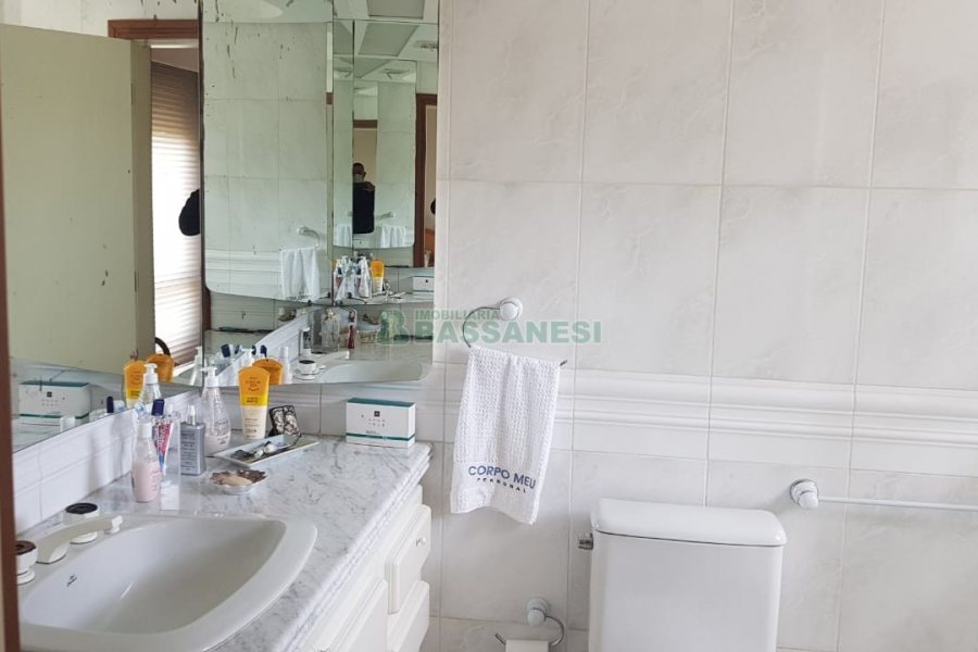 Apto Mobiliado com 600m², 3 dormitórios, 4 vagas, no bairro Centro em Caxias do Sul para Comprar