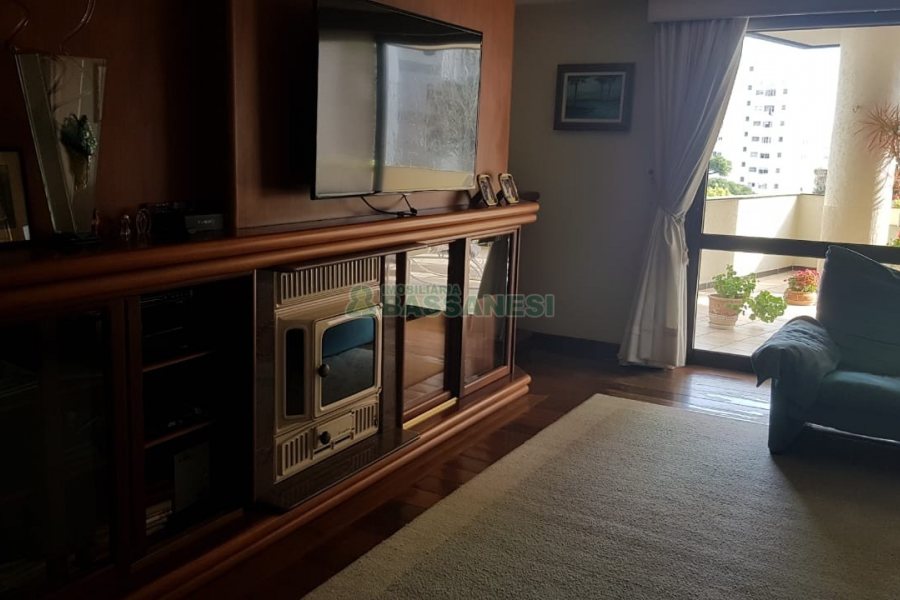 Apto Mobiliado com 600m², 3 dormitórios, 4 vagas, no bairro Centro em Caxias do Sul para Comprar