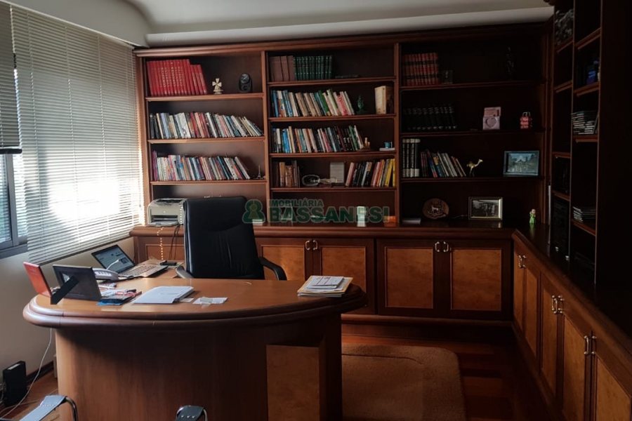 Apto Mobiliado com 600m², 3 dormitórios, 4 vagas, no bairro Centro em Caxias do Sul para Comprar